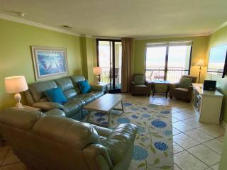 Summer House 202 - 3BR Oceanfront Condo! View! - Isle of Palms - 2