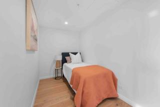 Prime position 1.5 BR w/ view/ parking / roof pool - 3