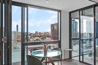 Fortitude Valley Prime position 2 x Bed, view, parking, pool - 3