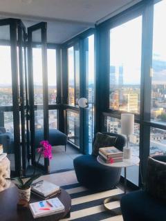 Prime Located Luxe 2 BR Sky Home/Sensational Views - 1