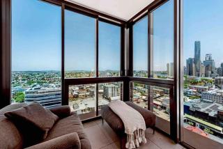 Prime Located Luxe 2 BR Sky Home/Sensational Views - 4