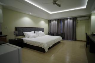 Luxe in Venice - Manila - 3