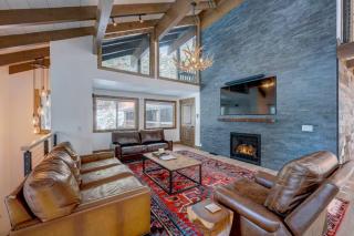 Extra Spacious 2BR Cabin w Office and Outdoor Deck - Incline Village - 0