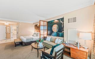 Stunning Balcony Strip View MGM Signature * Free Valet - 6