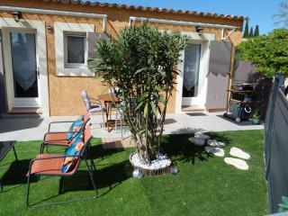 appart cosy avec son exterieur chaleureux,piscine et parking prive - Fontvieille - 1