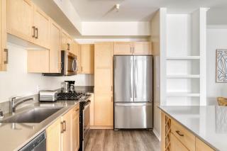 Hollywood 2BR w Gym Pool nr Chinese Theater LAX-230 - 3