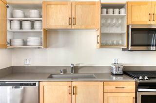 Hollywood 2BR w Gym Pool nr Chinese Theater LAX-230 - 2