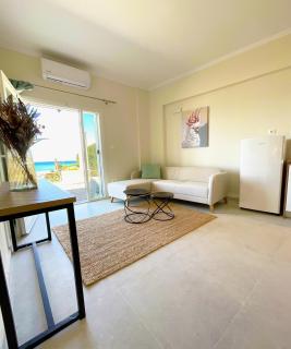 Beachfront 4-bed luxury suite - Agios Gordios Corfu Greece - 1