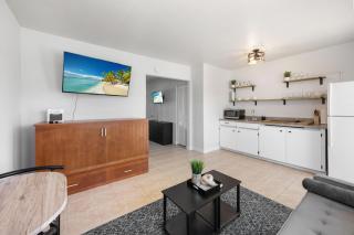 Cottage Bungalow Near Beach! King Bed with Pool & BBQ - 9