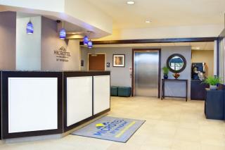 Microtel Inn & Suites by Wyndham Waynesburg - Waynesburg - 1