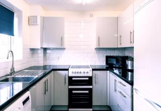 Modern 2 bed house- Free parking and close to the centre - 5