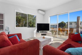 Elevated Beach Oasis - Ohope Beach Holiday Home - Wainui - 8