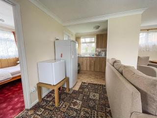 Superb Chalet In Nearby Hemsby Beach In Norfolk With Free Wifi Ref 00122Ba - 7