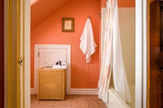 Carisbrooke Inn Bed & Breakfast - 1