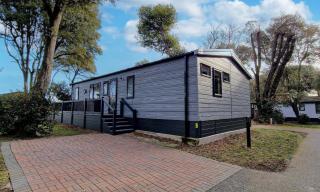 Stunning Lodge With Large Decking At Azure Seas In Suffolk Ref 32109Og - 3