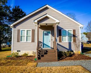 Completely Renovated - The Art Deco Retreat - 8