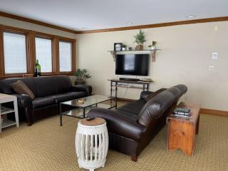 Sand Lake Getaway Lakefront - Tipton - 5