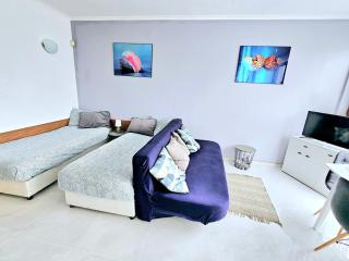 Studio Apartment with balcony 300m from beach - 5