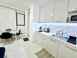 Studio Apartment with balcony 300m from beach - 9