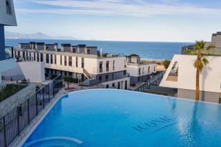 Iconic Sea Views Luxury Apartment - Puerto Marino - 0