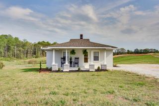 Cozy Fair Play Home with Deck 4 Mi to Lake Hartwell! - Fair Play - 8