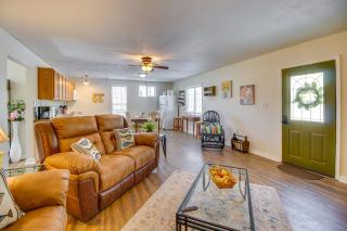 Walk to Shenandoah River Homey Luray Cabin - Luray - 5