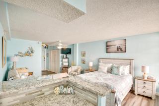 Updated Daytona Beach Oceanfront Studio with Pool! - Daytona Beach - 4
