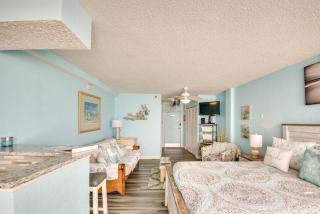 Updated Daytona Beach Oceanfront Studio with Pool! - Daytona Beach - 2