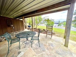 Lake view queen Guest Room with two queens, sleeper sofa and deck overlooking Lake Ouachita, Hotel Room - Mount Ida - 9