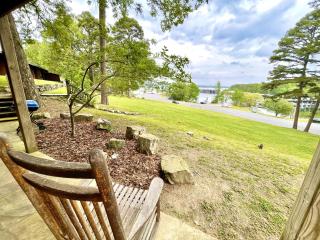 Lake view queen Guest Room with two queens, sleeper sofa and deck overlooking Lake Ouachita, Hotel Room - Mount Ida - 0