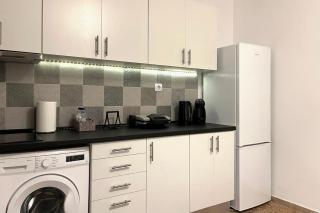 Pame Rentals - Ideal for 2 in Pagrati - 7