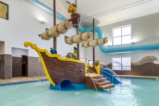 Comfort Inn & Suites - 4