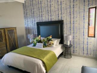 The Dolphins Hive - Tinley Manor - 4