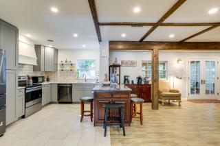 Charming Home with Yard about 5 Mi to Clearwater Beach! - Clearwater - 2