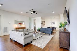 3-Story Home Near Museums, Nightlife & Downtown! - 9