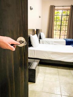 Hotel Amigo Suites - 2