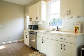 Like New - Bully City - Mid Century Bungalow - Durham - 3