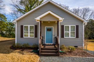 Like New - Bully City - Mid Century Bungalow - Durham - 8
