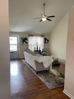 Pet- Friendly, & Close to Uptown - Charlotte - 0