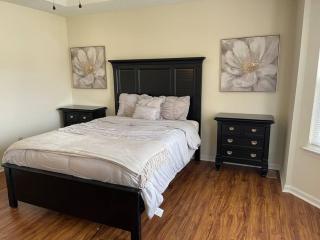 Pet- Friendly, & Close to Uptown - Charlotte - 8