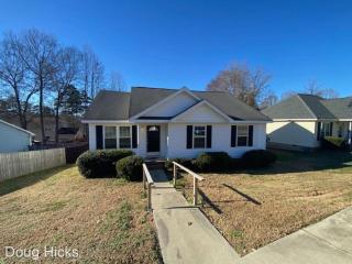 Pet- Friendly, & Close to Uptown - Charlotte - 3