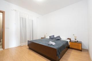 Apartments with a parking space Kraj, Pasman - 819 - Tkon - 1