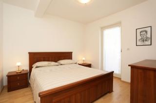 Sea view apartment with private parking place - 4