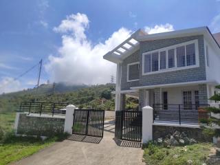Chill Breeze Castle - 4BHK Villa with Captivating city view & Mountain view, Wifi, Campfire, Homemade Food - Kodaikānāl - 8