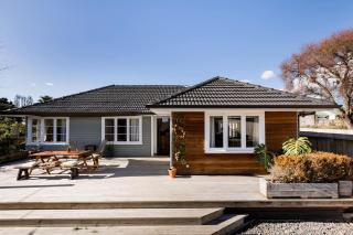 Mid-century modern family home - Auckland - 0