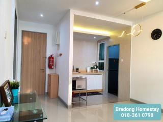 BRADONG HOMESTAY - MUSLlM ONLY, 3 Queen Bedrooms, Seaview, Infinity Pool, Gym, near Drawbridge & KTCC Mall - 3