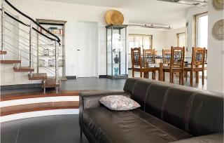 Stunning Home In Laureana Cto With Wifi - 6