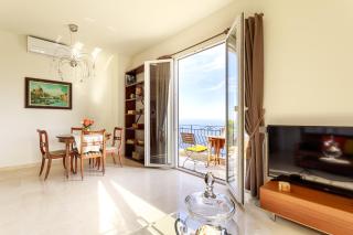 Sea View Apartment with Private Secure Parking 3 - 2