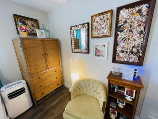 Coastal Chic Suite with Kitchenette and Private Entrance - Sint-Petersburg - 6