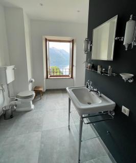 Historic villa with magnificent lake views - 4